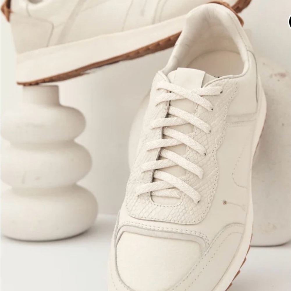Women’s Cream Low-Top Sneakers — Casual Everyday Style